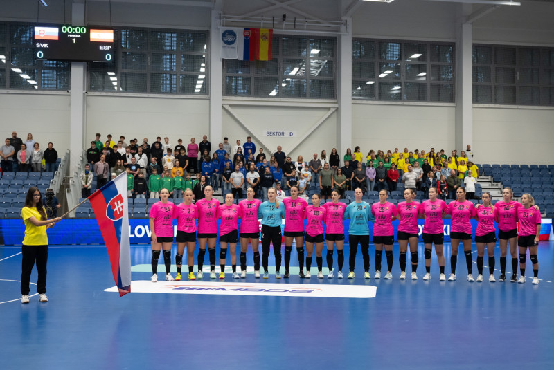 V reprezentácii Slovenska šesť hráčok Dusla.